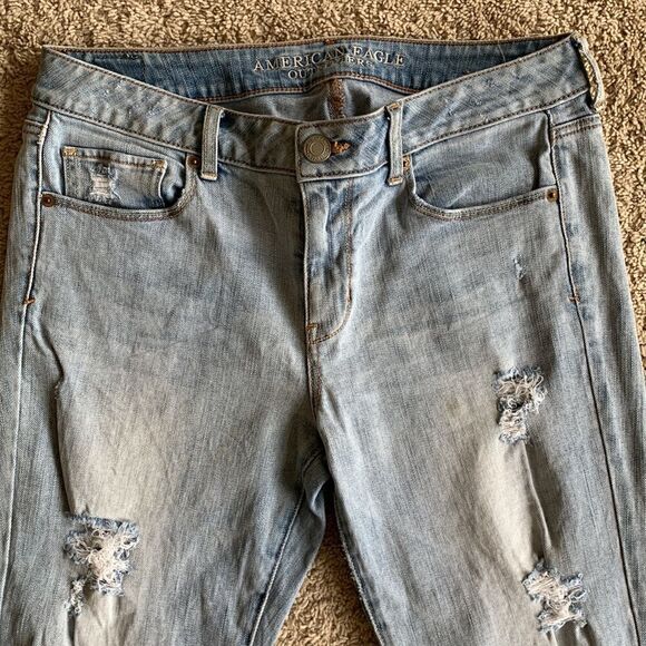 Light Wash American Eagle distressed distressed jeans size 10 - Picture 2 of 9